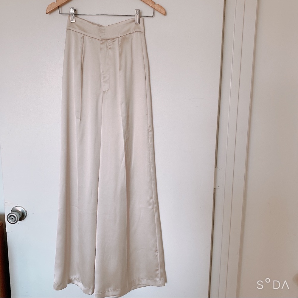 Meshki Wide Leg Flowy High Waisted Pants in Champagne 100% Polyester Size XXS